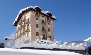 Villa Maria Teresa Residence is situated in the very heart of Limone.